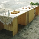 <p>
Wspólny stół<br />
75x325 cm<br />
drewno świerkowe, trawertyn, tkaniny / 2011</p>